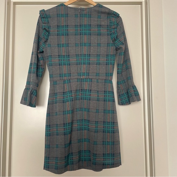 HOST PICK⭐️L.A brand J.O.A ✨Plaid Dress-Grey/Green-ruffles-3/4 sleeves 🖤💚 - Picture 2 of 9
